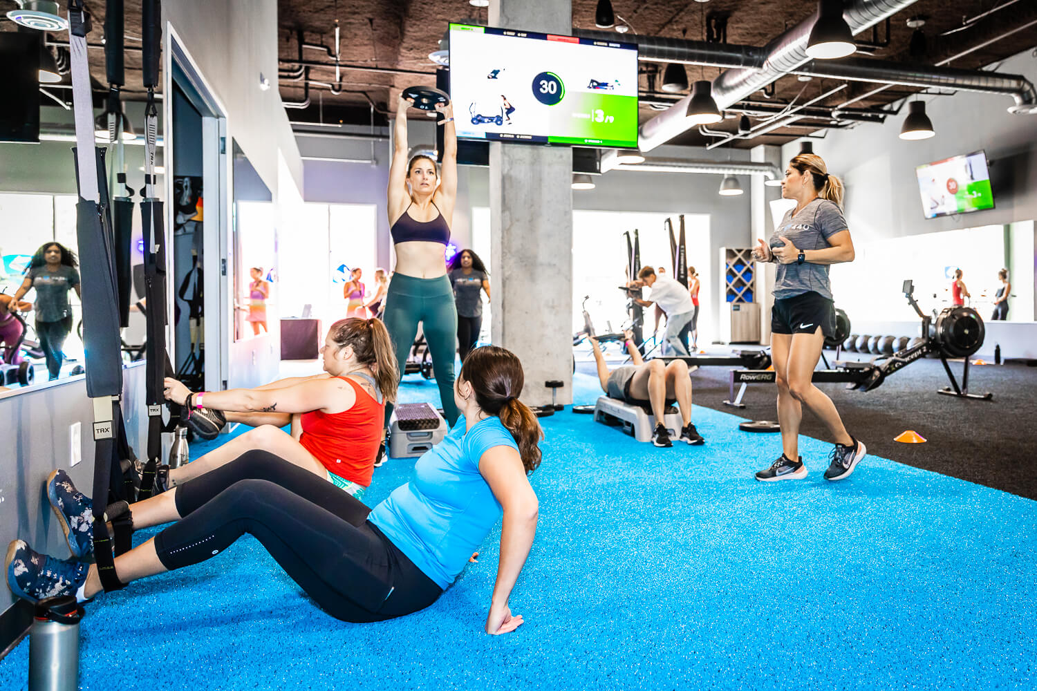 HIIT group class with women